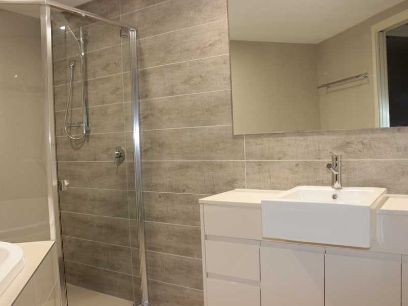 10 WYNDHAM AVENUE, Boyne Island QLD 4680