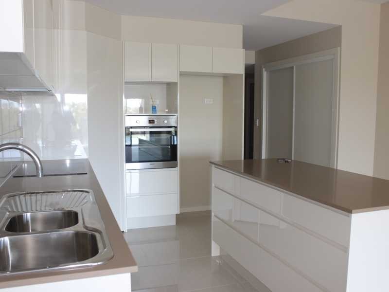 10 WYNDHAM AVENUE, Boyne Island QLD 4680