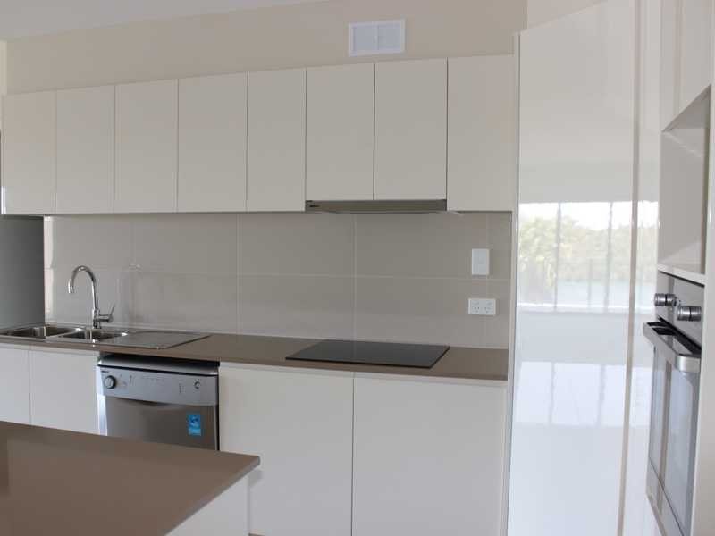 10 WYNDHAM AVENUE, Boyne Island QLD 4680