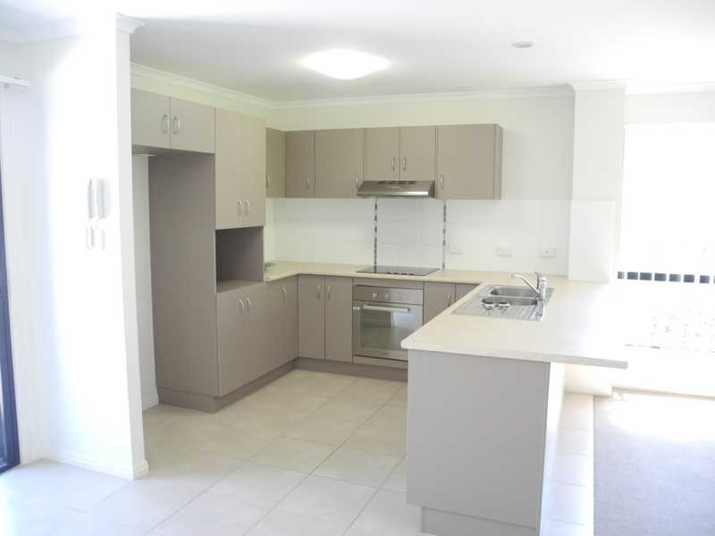 4/10 ARTHUR STREET, Boyne Island QLD 4680