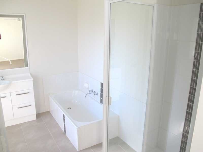 4/10 ARTHUR STREET, Boyne Island QLD 4680