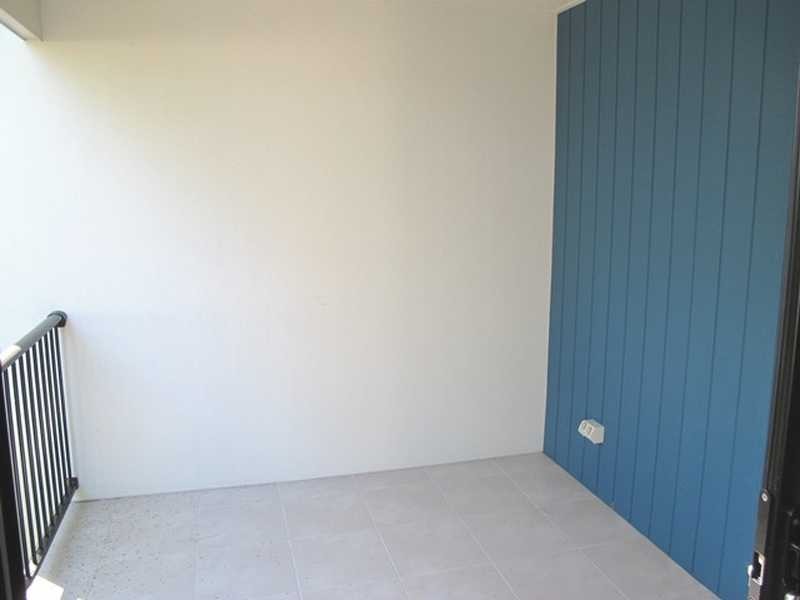 4/10 ARTHUR STREET, Boyne Island QLD 4680