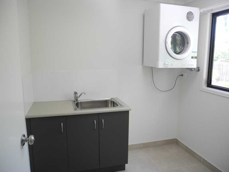 4/10 ARTHUR STREET, Boyne Island QLD 4680