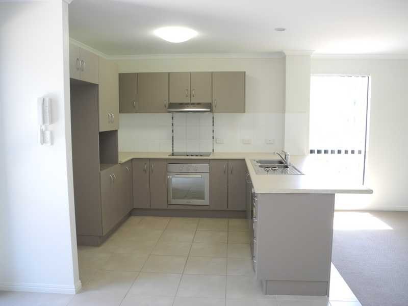 4/10 ARTHUR STREET, Boyne Island QLD 4680