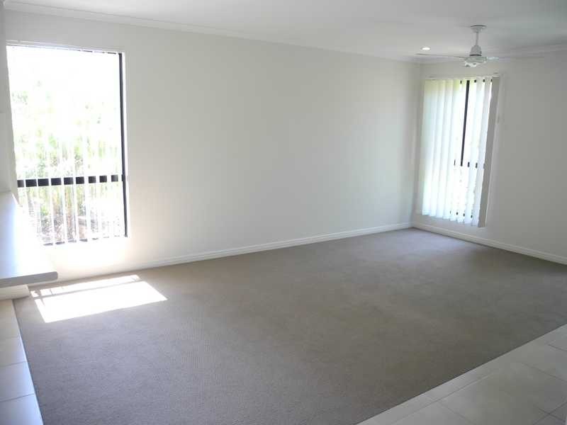 4/10 ARTHUR STREET, Boyne Island QLD 4680