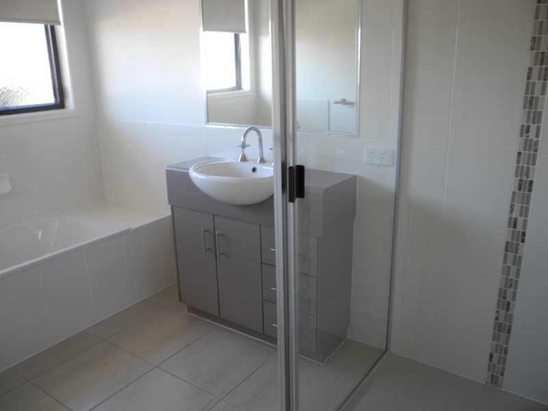 24 SURITA COURT, Boyne Island QLD 4680