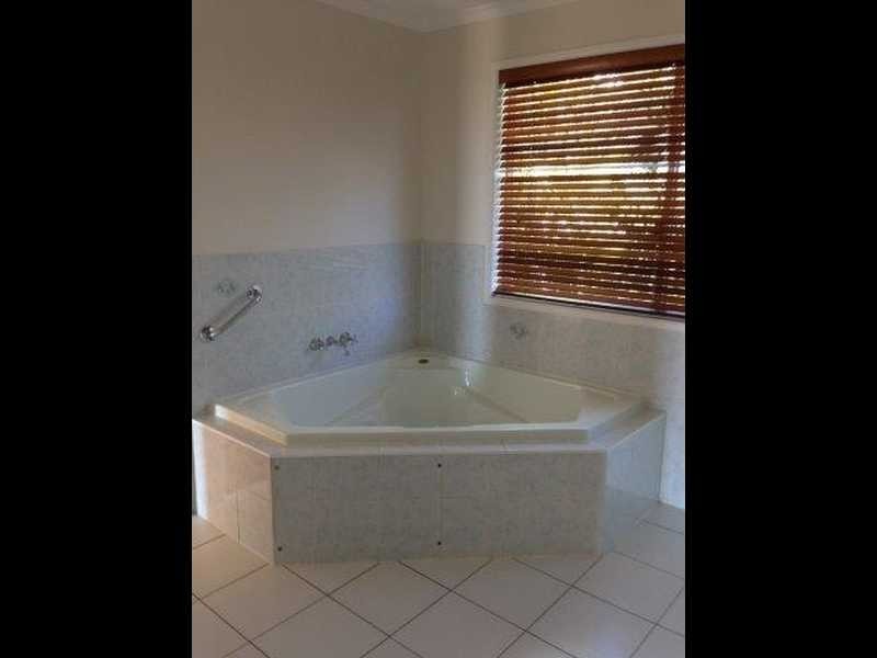 1 MACEDON STREET, Tannum Sands QLD 4680