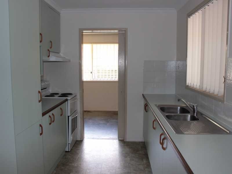 16 CURTIS STREET, Boyne Island QLD 4680