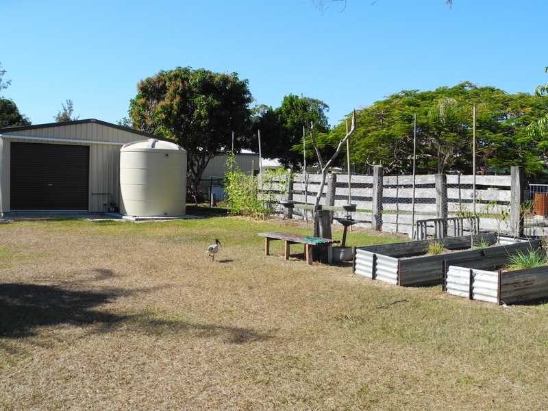 6 KENT STREET, Bororen QLD 4678