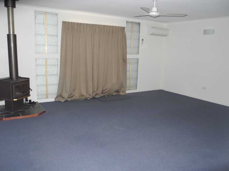 6 KENT STREET, Bororen QLD 4678