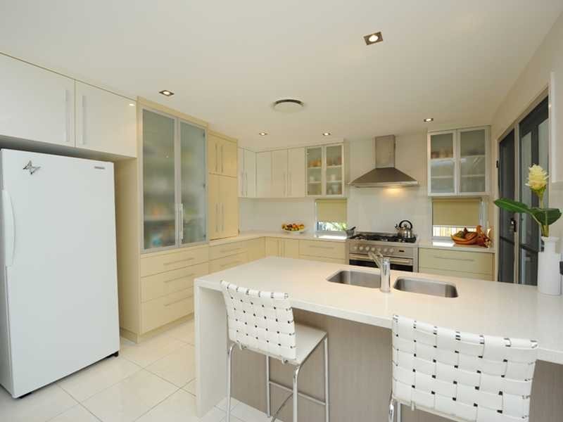 9 JUMBUCK COURT, Glen Eden QLD 4680