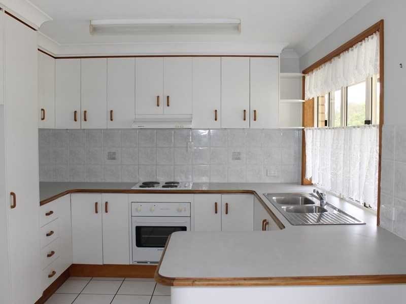 17 CURTIS AVENUE, Boyne Island QLD 4680