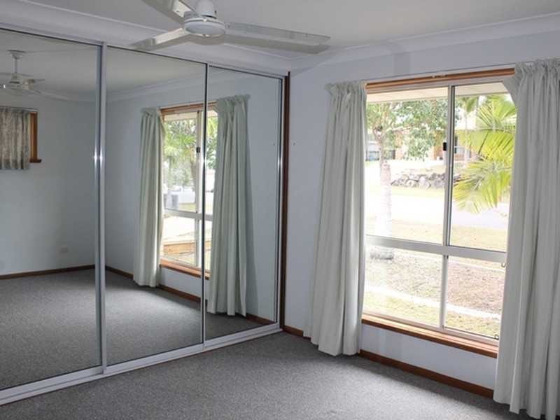 17 CURTIS AVENUE, Boyne Island QLD 4680