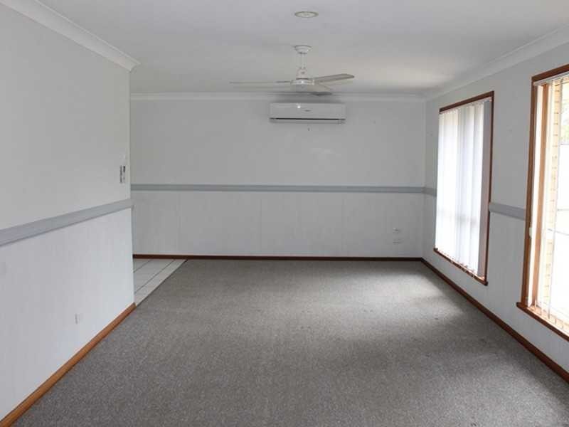 17 CURTIS AVENUE, Boyne Island QLD 4680