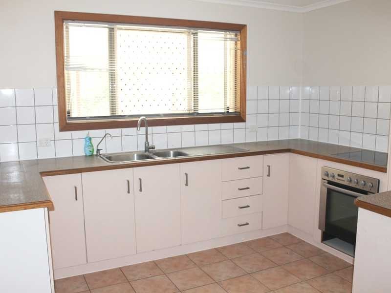 1/12 Chapple court, Boyne Island QLD 4680