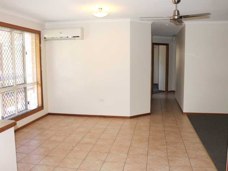 1/12 Chapple court, Boyne Island QLD 4680