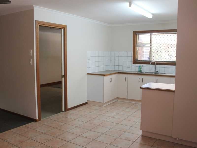 1/12 Chapple court, Boyne Island QLD 4680