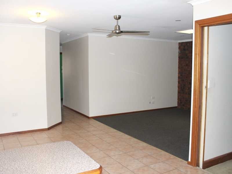 1/12 Chapple court, Boyne Island QLD 4680