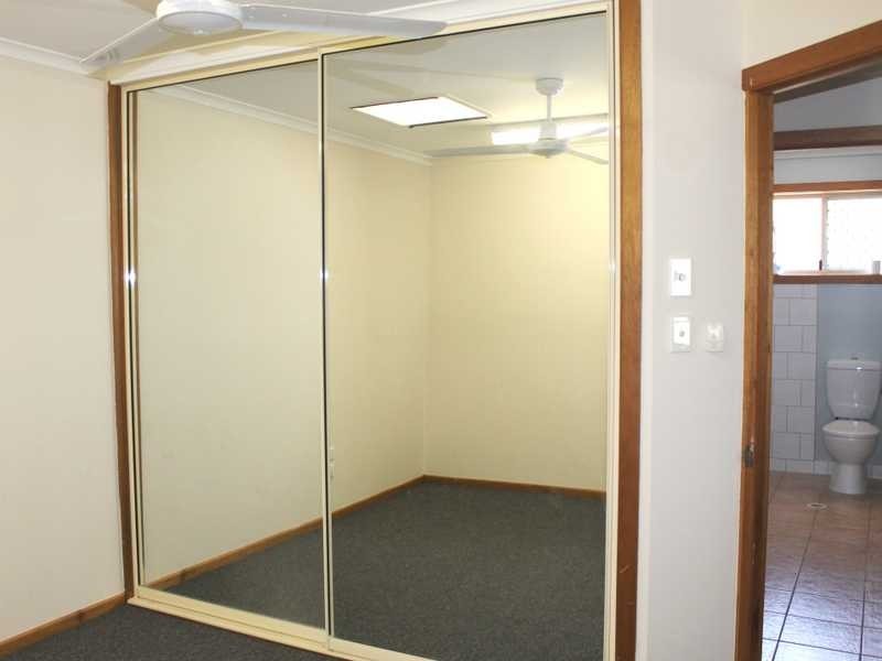 1/12 Chapple court, Boyne Island QLD 4680