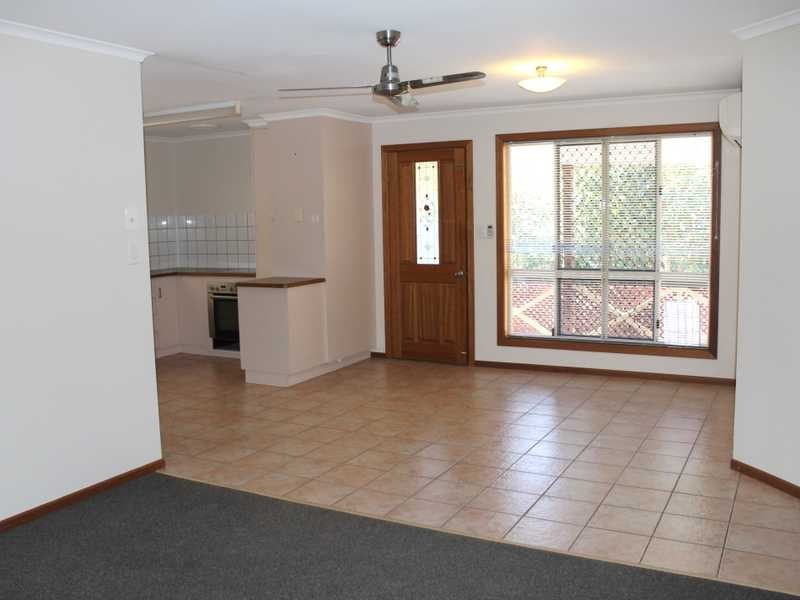 1/12 Chapple court, Boyne Island QLD 4680