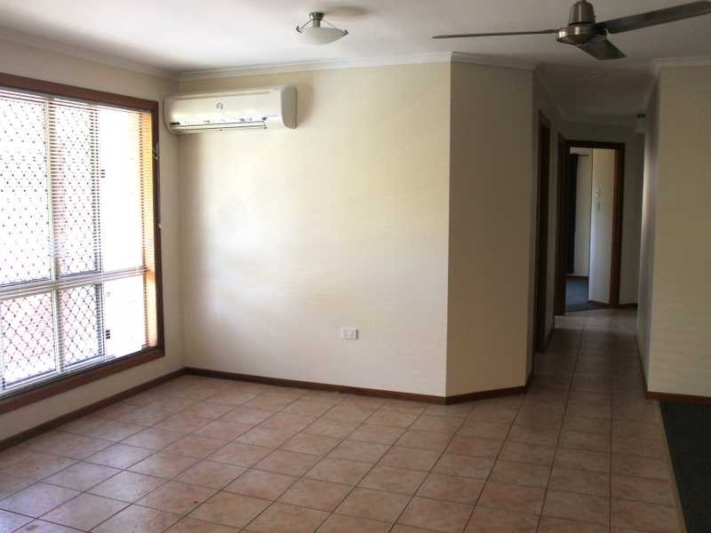 1/12 Chapple court, Boyne Island QLD 4680