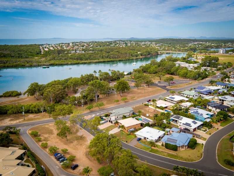 37 WYNDHAM AVENUE, Boyne Island QLD 4680
