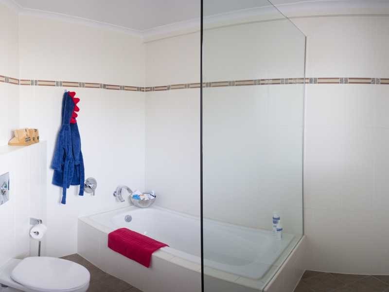 37 WYNDHAM AVENUE, Boyne Island QLD 4680