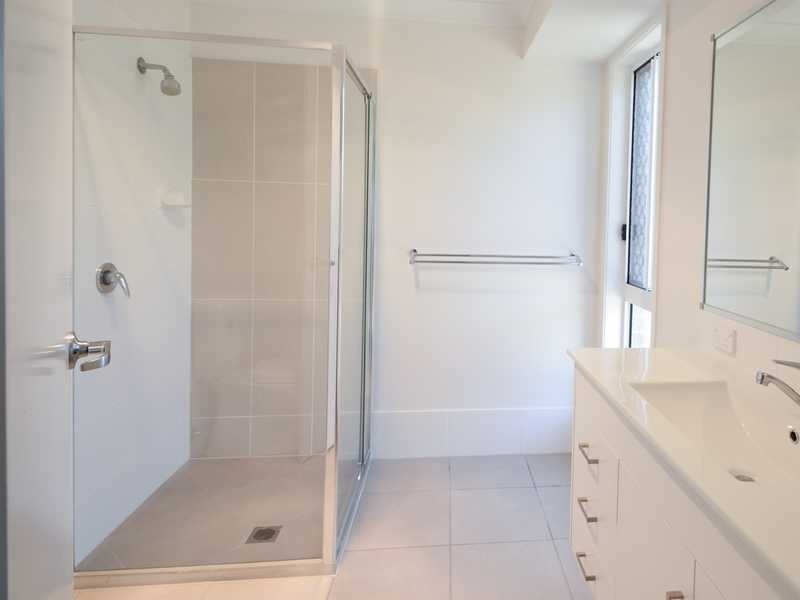 9 LENTHALL STREET, Boyne Island QLD 4680