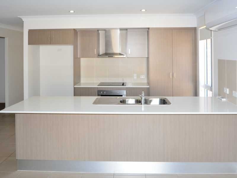 9 LENTHALL STREET, Boyne Island QLD 4680