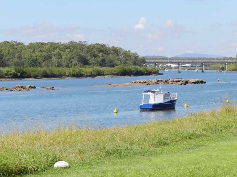 26 Island Esplanade, Boyne Island QLD 4680