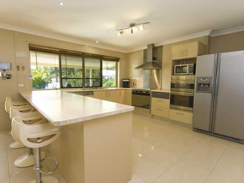 16 Mountain Breeze Court, Nambour QLD 4560