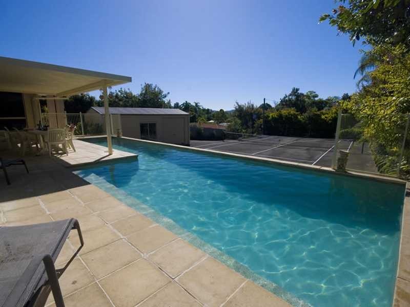 16 Mountain Breeze Court, Nambour QLD 4560