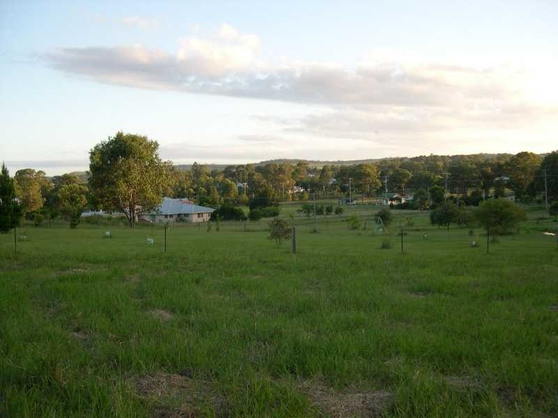 18 Devon Court Road, Crows Nest QLD 4355