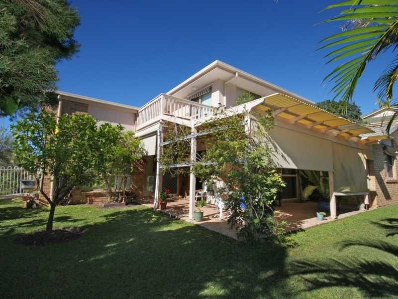 2 Albatross Avenue, Nambour QLD 4560