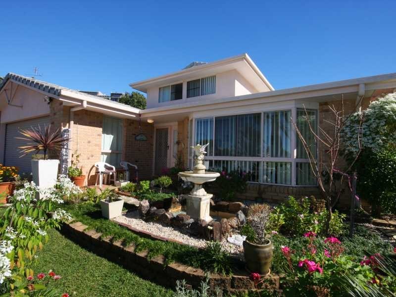 2 Albatross Avenue, Nambour QLD 4560