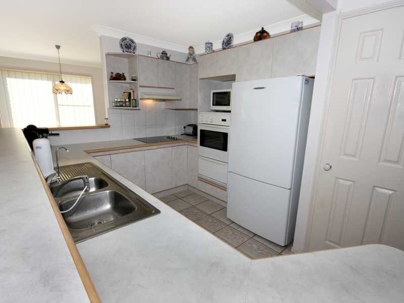 2 Albatross Avenue, Nambour QLD 4560