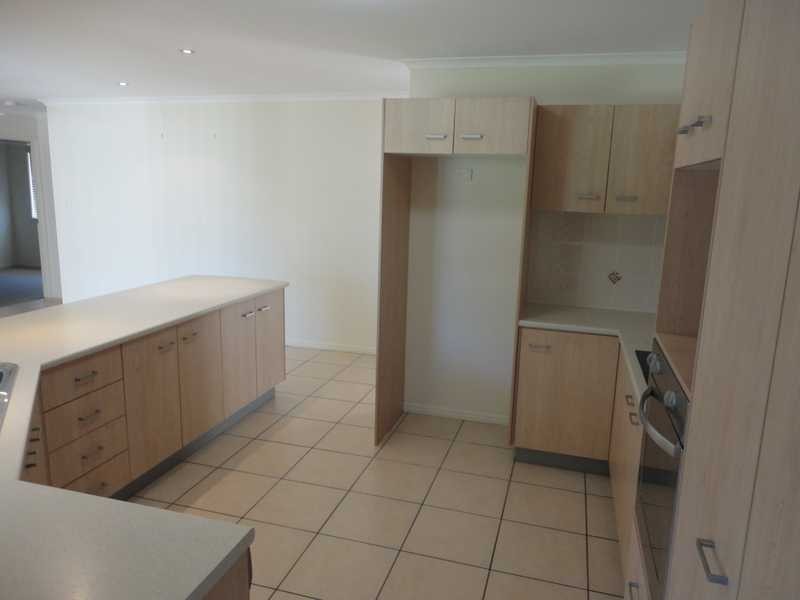 27 Robertson Drive, Burnside QLD 4560