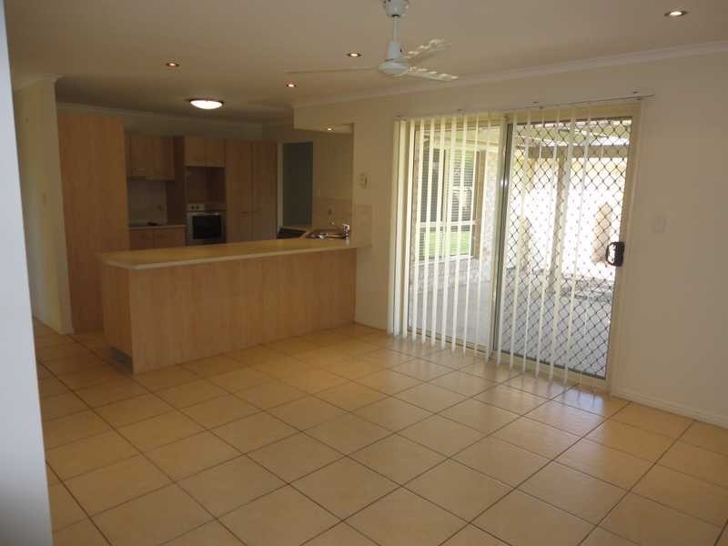 27 Robertson Drive, Burnside QLD 4560