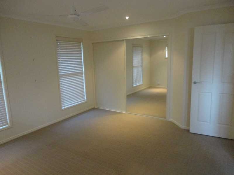 27 Robertson Drive, Burnside QLD 4560