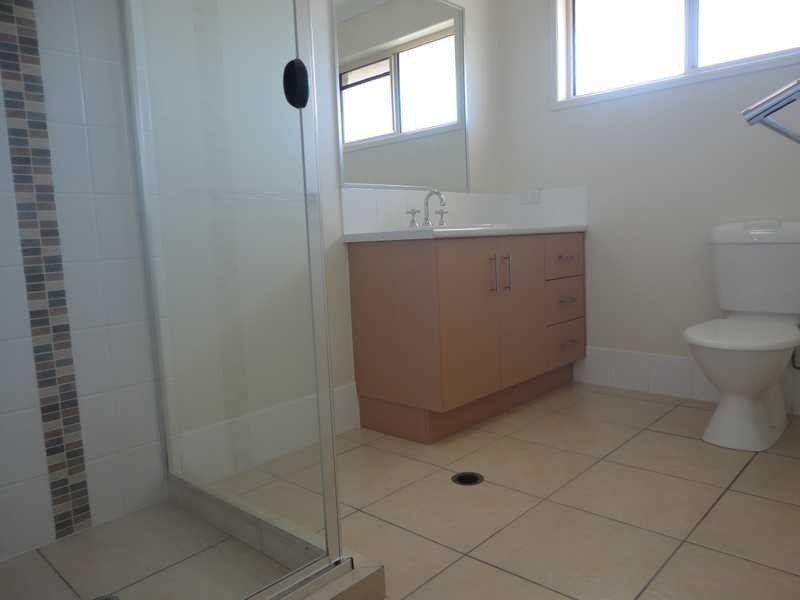 27 Robertson Drive, Burnside QLD 4560