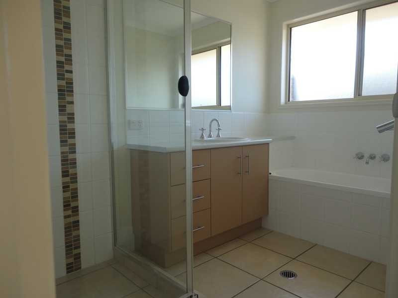 27 Robertson Drive, Burnside QLD 4560