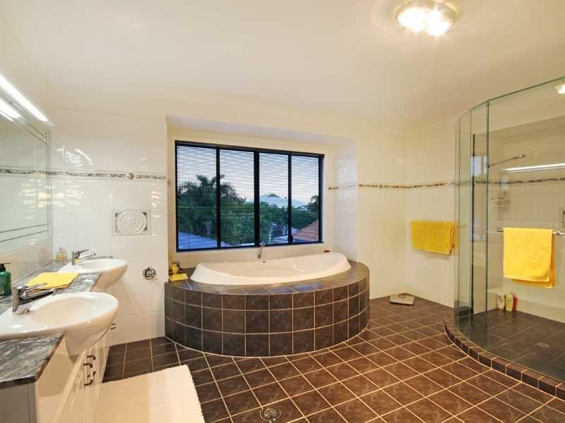 18 Mooloolah Island, Minyama QLD 4575