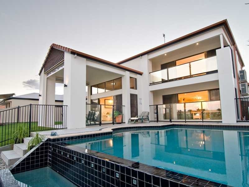 16 Bahamas Circuit, Kawana Island QLD 4575
