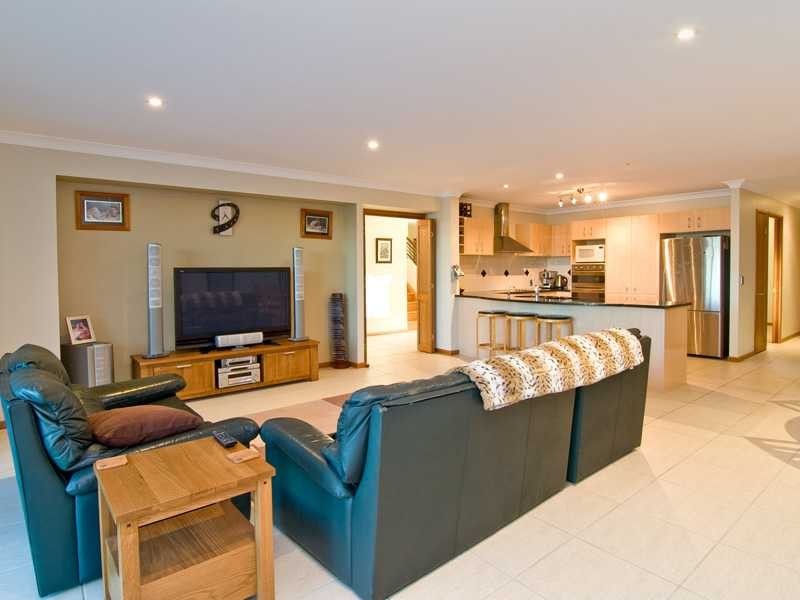 16 Bahamas Circuit, Kawana Island QLD 4575