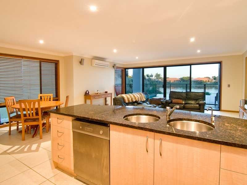 16 Bahamas Circuit, Kawana Island QLD 4575