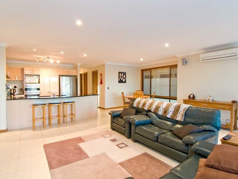 16 Bahamas Circuit, Kawana Island QLD 4575