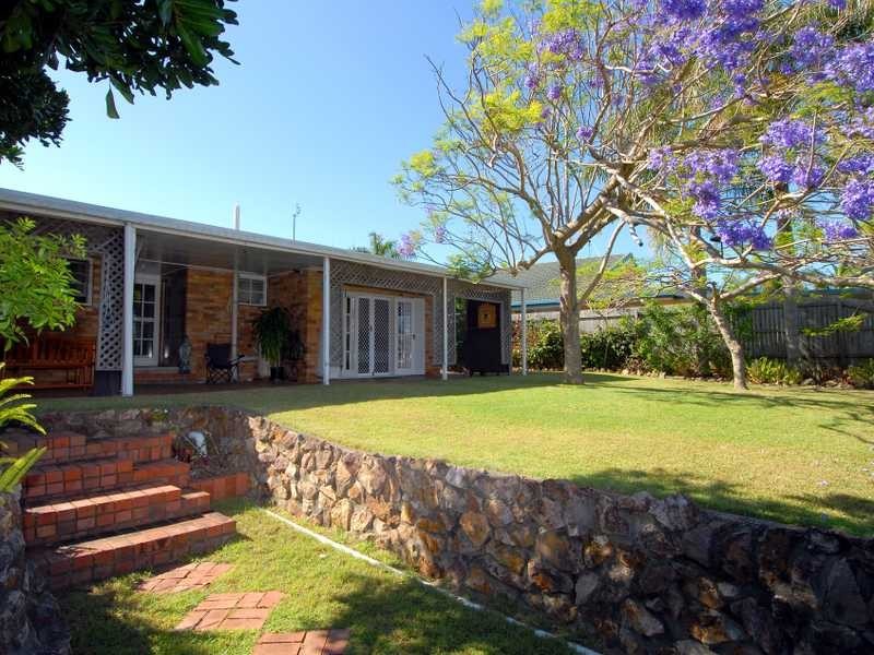 12 Carwoola Cres, Mooloolaba QLD 4557