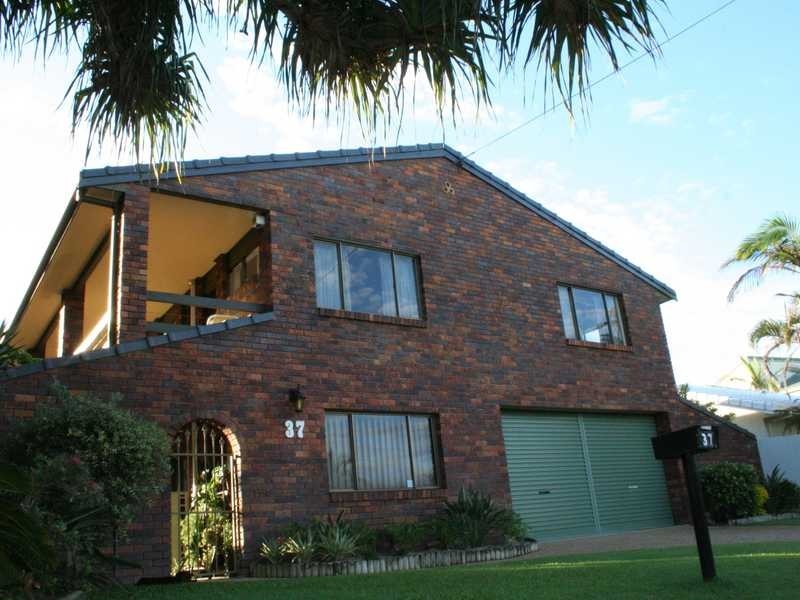 37 Oceanic Drive, Warana QLD 4575