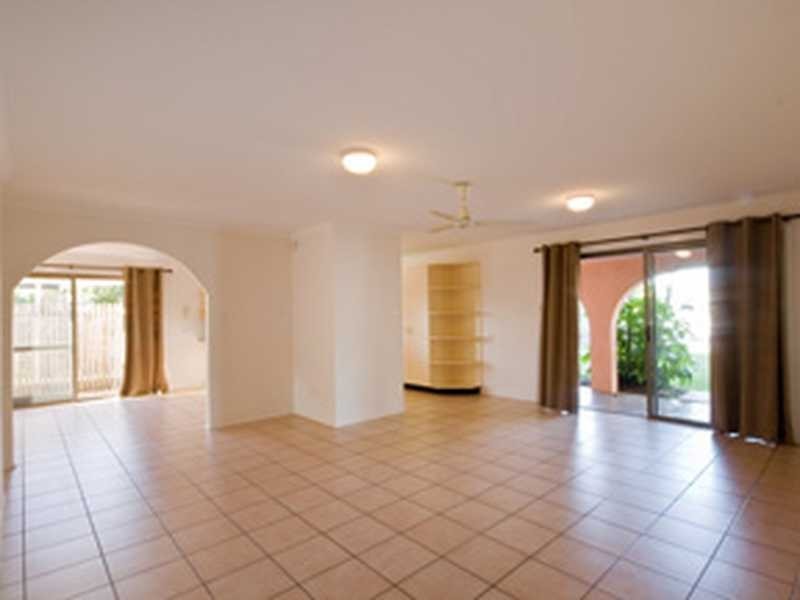 13 Adelong Cres, Buddina QLD 4575