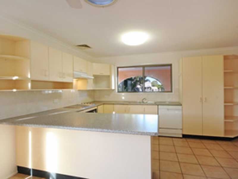 13 Adelong Cres, Buddina QLD 4575